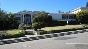 Front entrance to 801 Magnolia before renovations